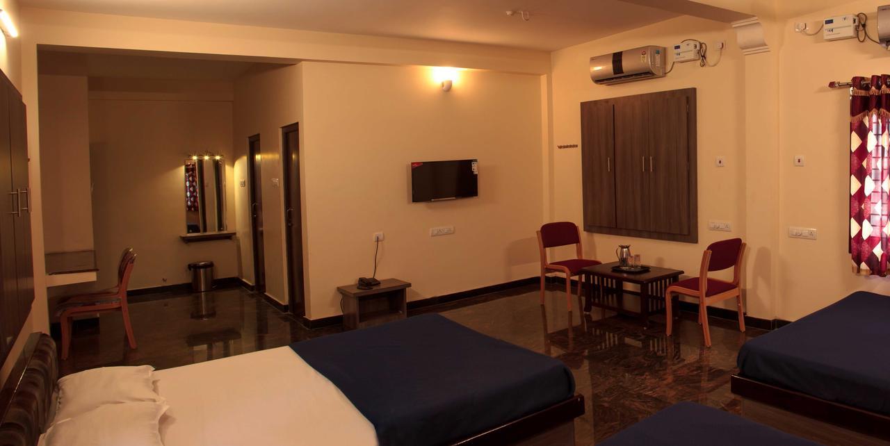 Hotel Sri Hayagriva Tiruchirappalli Room photo